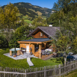 20230906_ChaletGretchenruheAussenDrohne_009